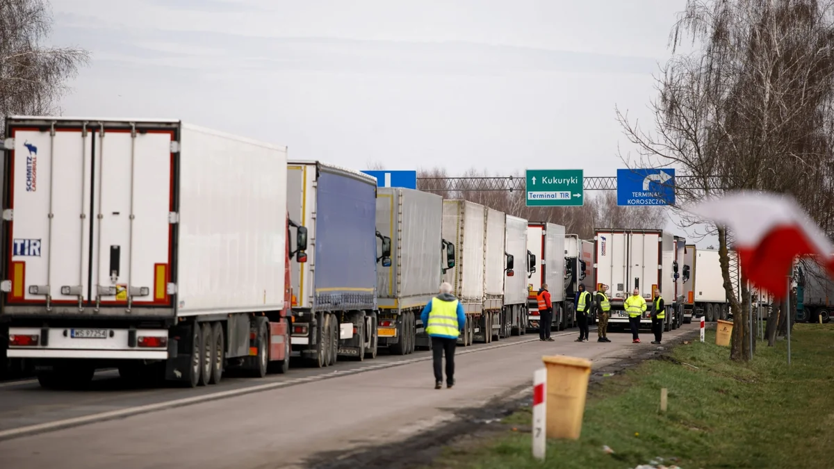 Очереди из грузовых фур на въезд в ЕС из Беларуси выросли в 3,5 раза