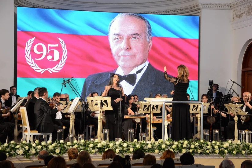 Səbail rayonunda Heydər Əliyevin xatirəsinə həsr olunmuş klassik musiqi gecəsi keçirilib