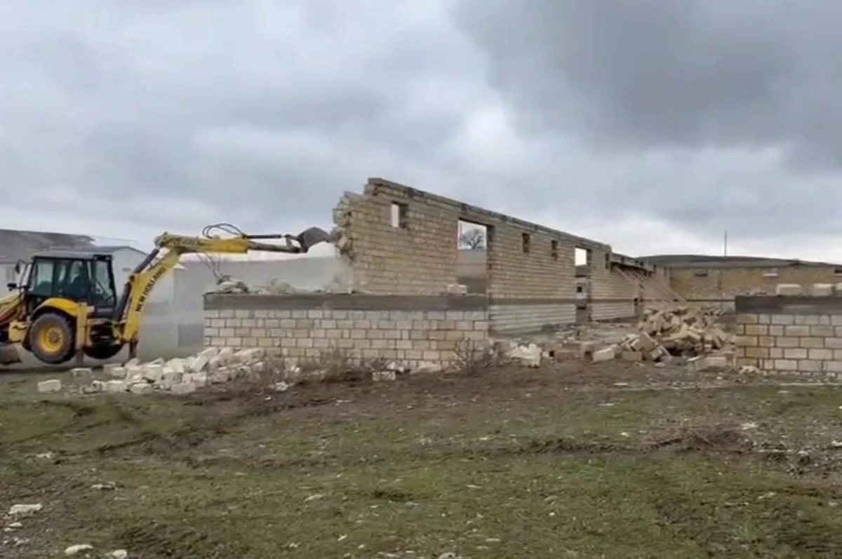 Qubada qanunsuz tikili sökülüb