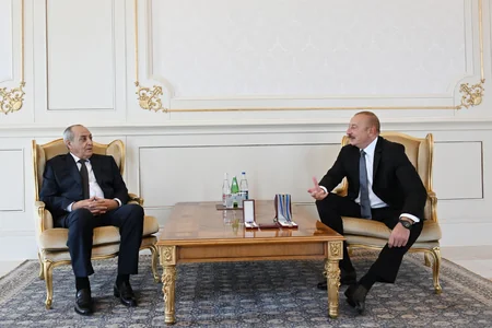 Prezident İlham Əliyev Xalq artisti Rasim Balayevə “İstiqlal” ordenini təqdim edib - YENİLƏNİB