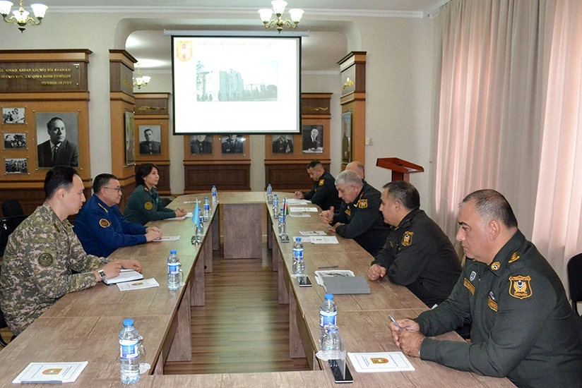 Azerbaijan, Kazakhstan discuss cooperation in military education