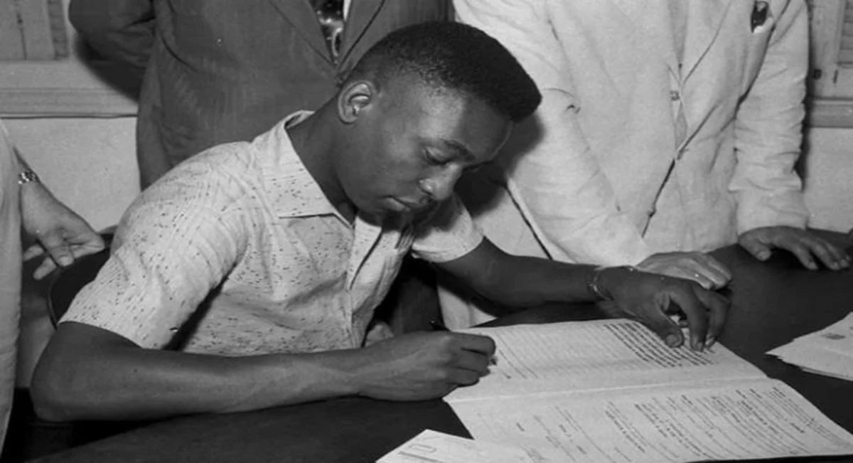 Braziliyanın Santos klubu Pele ilə əbədi müqavilə bağlayıb