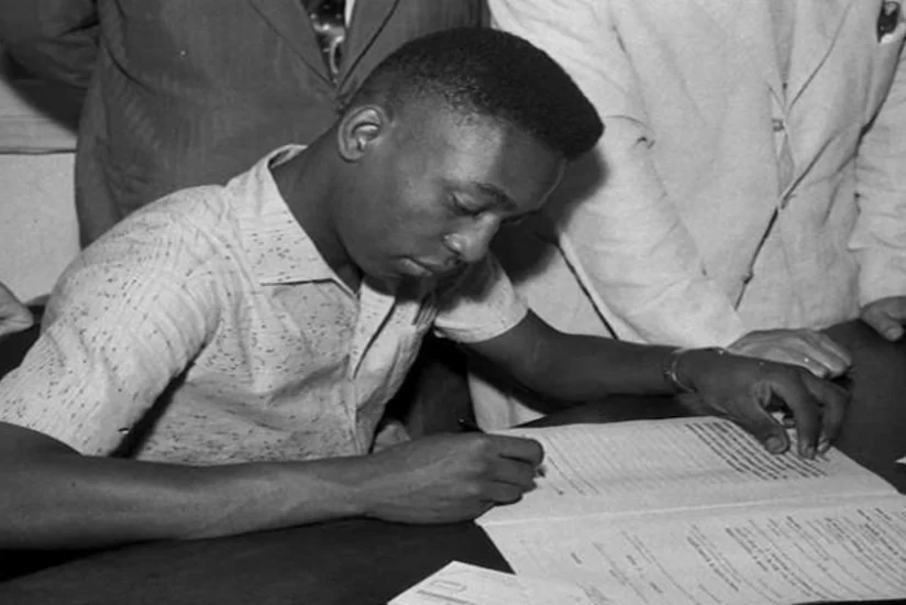 Braziliyanın Santos klubu Pele ilə əbədi müqavilə bağlayıb