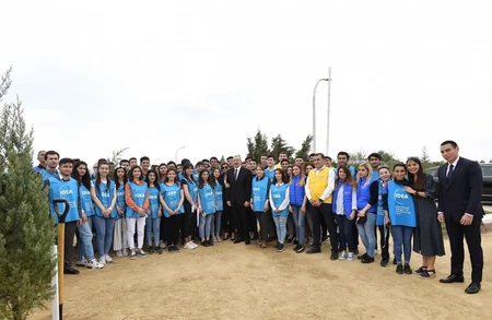 Prezident İlham Əliyev ulu öndər Heydər Əliyevin doğum gününə həsr olunan ağacəkmə aksiyasında iştirak edib - YENİLƏNİB
