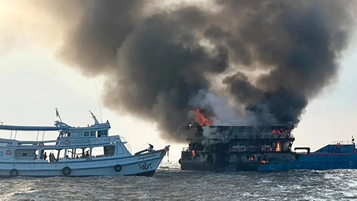 Tailandda yanan turist gəmisindən 26 nəfər xilas edilib