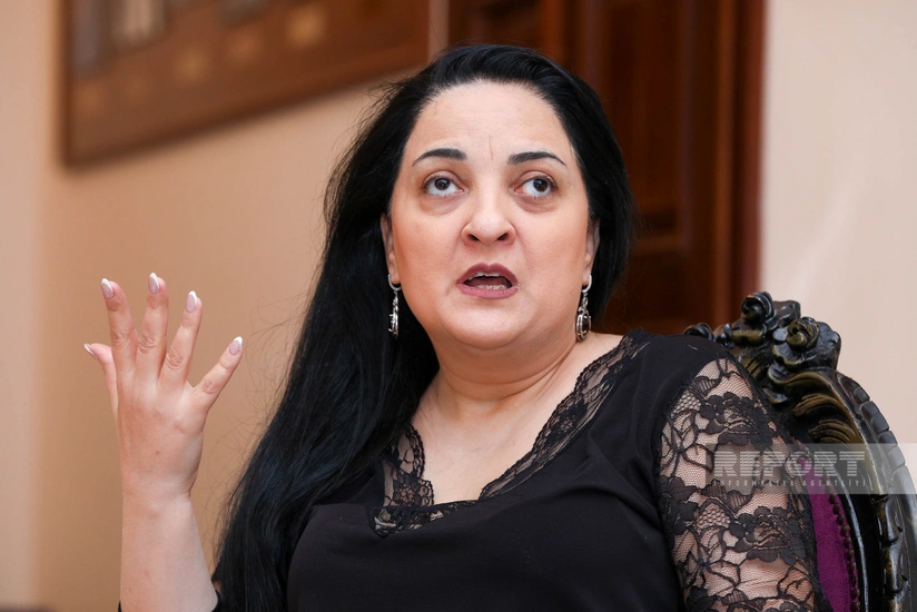 Dünyada yeganə tam görmə məhdudiyyətli aktrisa: Teatr olmasaydı, yaşaya bilməzdim - MÜSAHİBƏ