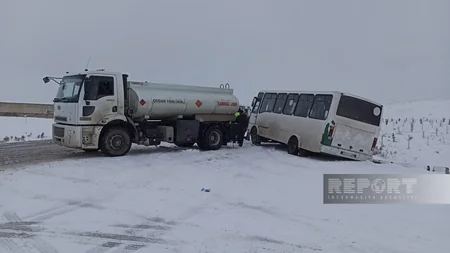 Bakı-Şamaxı yolunda avtobus qəzaya düşüb