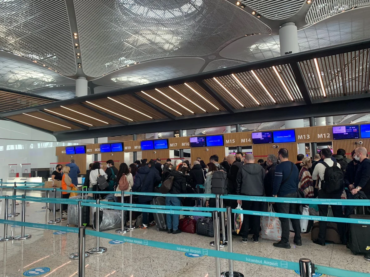 Istanbul airport resumes flights