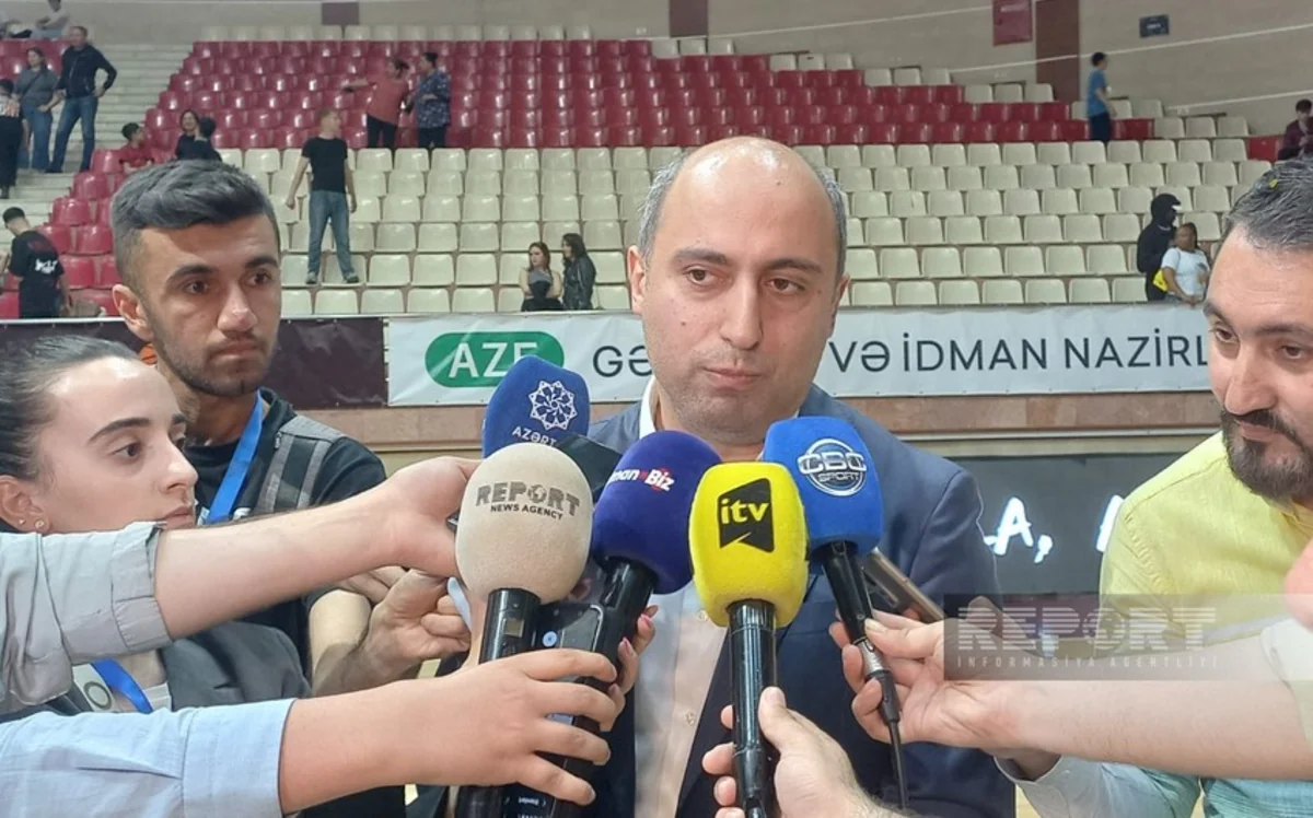 Emin Əmrullayev kişi və qadın basketbolçularımızı təbrik edib