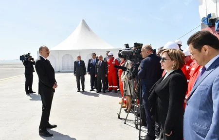 Prezident İlham Əliyev Heydər Əliyev adına yarımdalma qazma qurğusunun açılışında iştirak edib - YENİLƏNİB