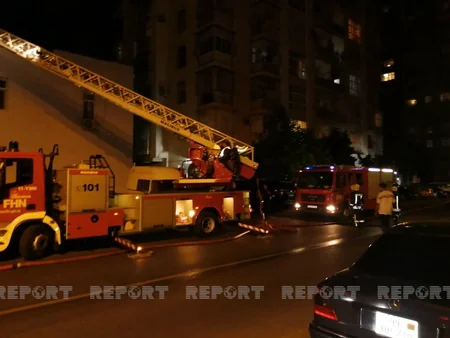 В Баку произошел пожар в двухэтажном доме