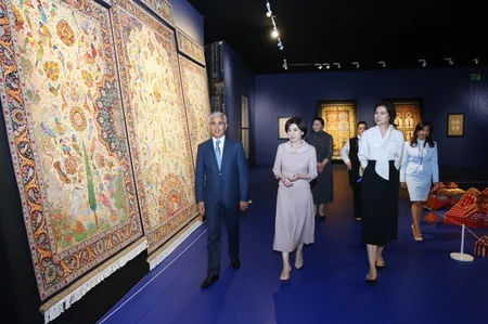 Özbəkistan Prezidentinin xanımı Heydər Əliyev Mərkəzi ilə tanış olub