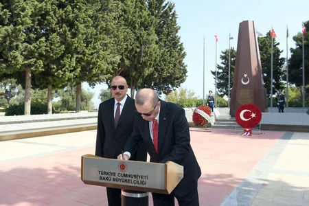 İlham Əliyev və Rəcəb Tayyib Ərdoğan Şəhidlər xiyabanını ziyarət ediblər