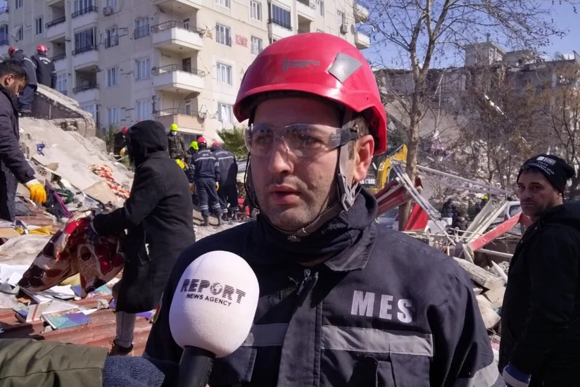 Азербайджанский спасатель: Будем рядом с Турцией до последнего