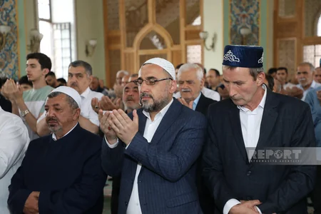 Eid al-Adha prayer held in Tazapir Mosque