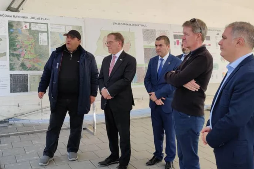 Послы США и Великобритании ознакомились с планом реконструкции Агдама