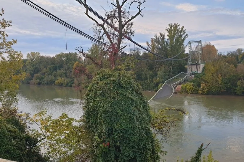 Suspension bridge collapsed in France