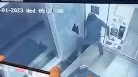 Bakıda ödəmə terminalından 29 min manat oğurlanıb