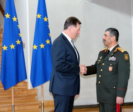 Azərbaycanın müdafiə naziri Litvanın baş naziri ilə görüşüb