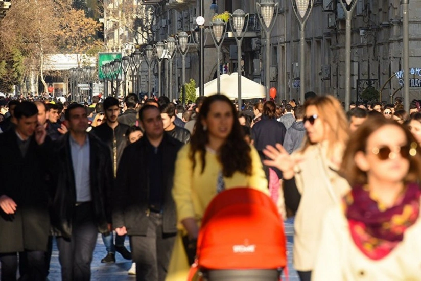 Azərbaycan əhalisinin 50,2 faizi qadınlardır