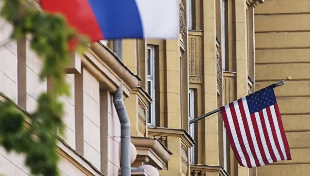 Дипмиссия США в России может быть сокращена еще больше