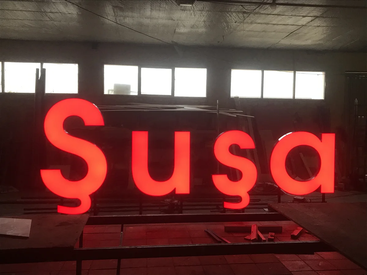 Hündürlüyü iki metr olan Şuşa yazısı hazırdır