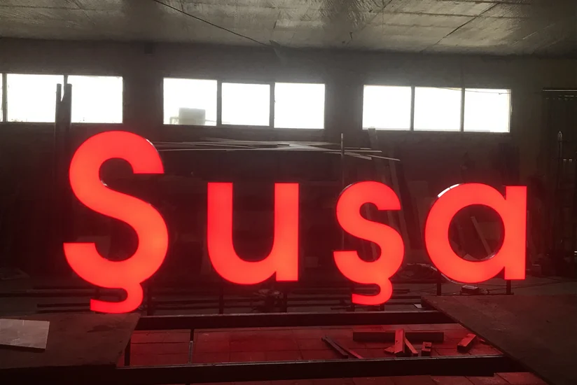 Hündürlüyü iki metr olan Şuşa yazısı hazırdır