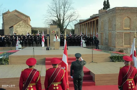 Gürcüstanın ilk qadın prezidenti and içib - FOTO - YENİLƏNİB