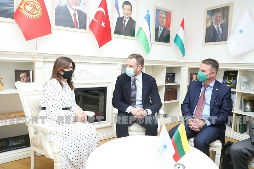 Глава МИД Литвы принял участие на открытии выставки в Баку