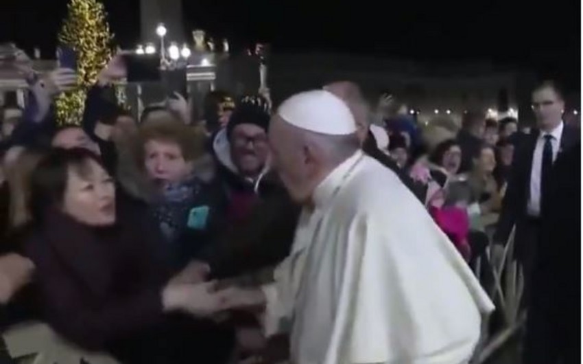 Roma Papası Yeni il şənliyində qadını vurub - FOTO - VİDEO