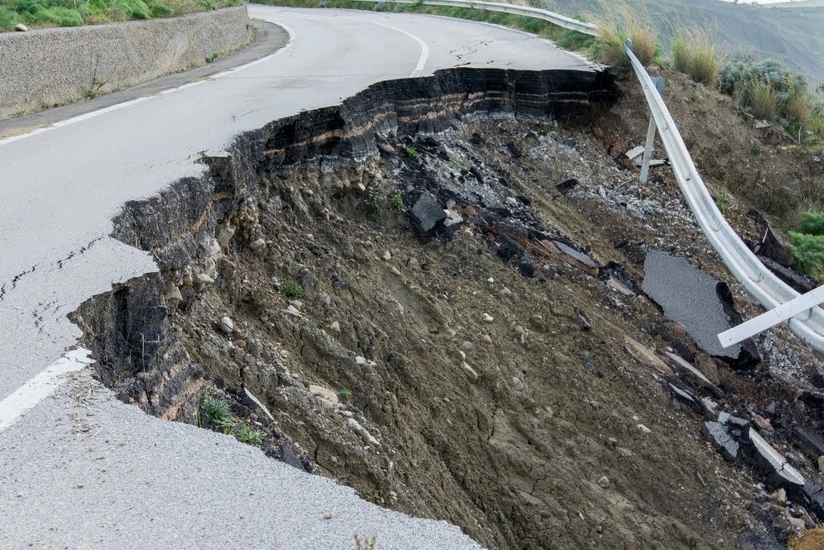 Pakistanda torpaq sürüşməsi 8 uşağın həyatına son qoyub