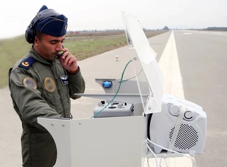 Müdafiə naziri hərbi aviabazalardan birində olub - FOTO