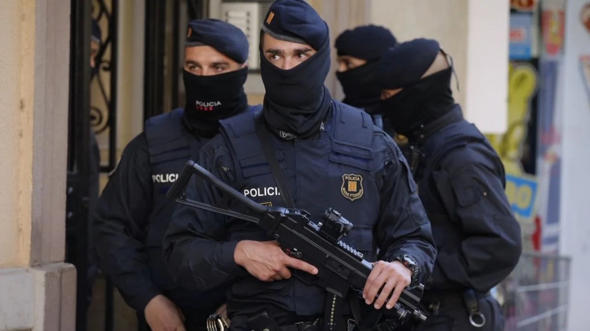 İspaniyada polis yoldan keçənləri bıçaqla hədələyən şəxsi zərərsizləşdirib