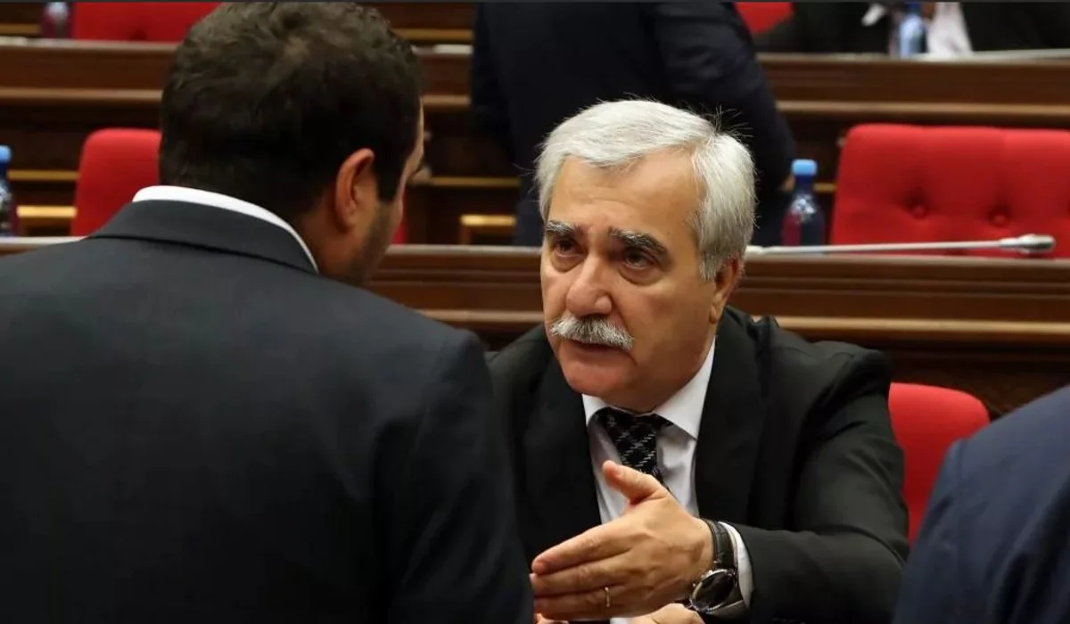 Armenian government official calls on Defense Minister to step down