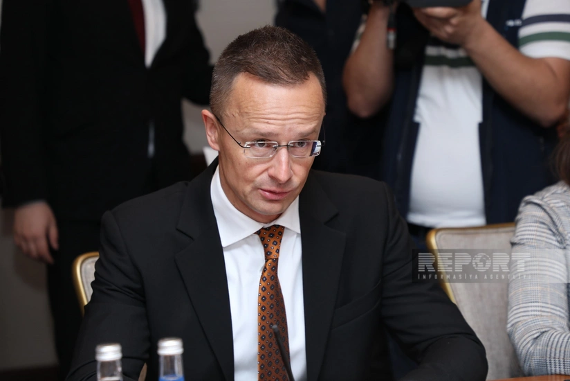 Глава МИД: Венгрия не намерена отказываться от закупок нефти в России