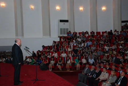 Azərbaycan tibb universitetinin məzunları Hippokrat andı içiblər