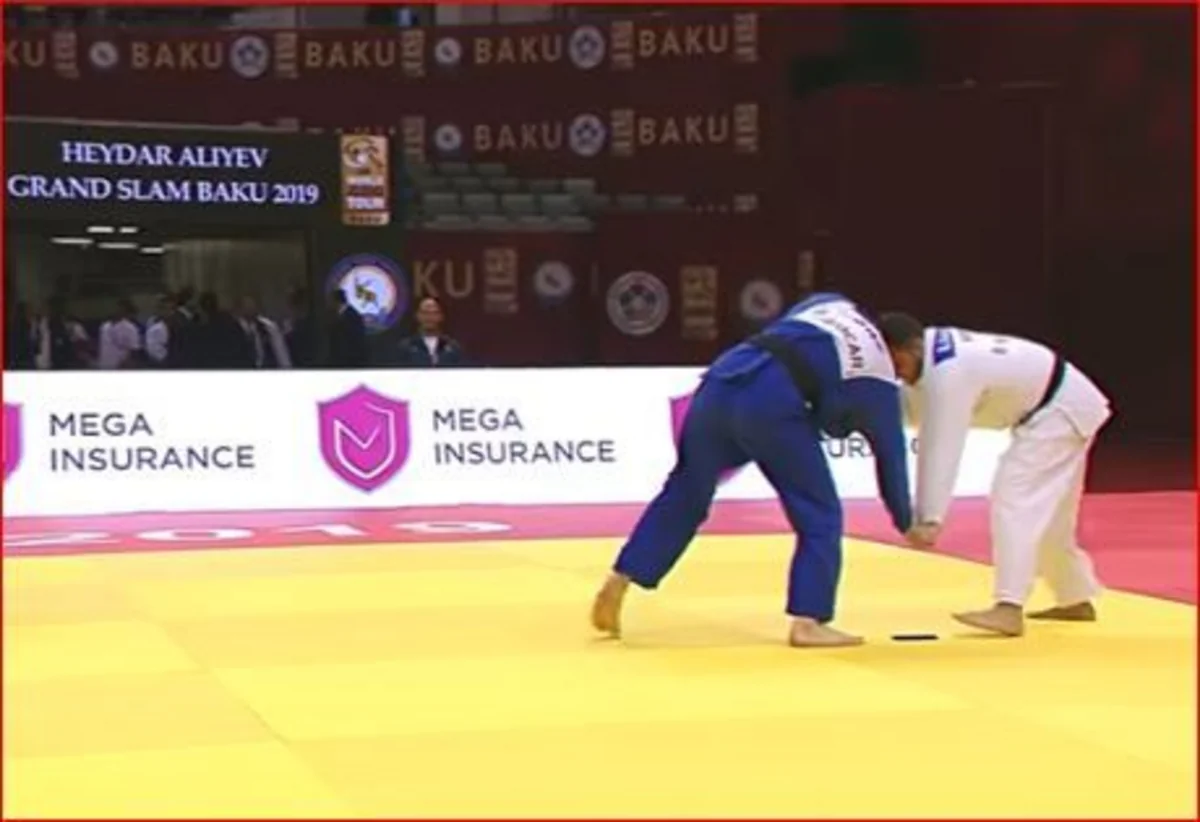 Bakıda yarış zamanı cüdoçunun kimanosundan mobil telefon düşüb - VİDEO