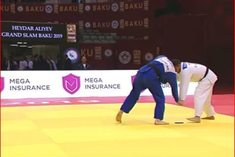 Bakıda yarış zamanı cüdoçunun kimanosundan mobil telefon düşüb - VİDEO