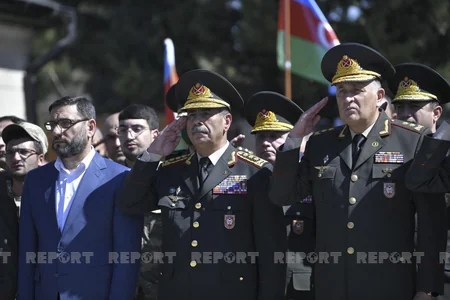 II Fəxri xiyabanda şəhidlərin xatirəsi yad edilib, yaylım atəşi açılıb