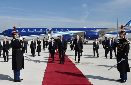 Prezident İlham Əliyev Fransaya rəsmi səfərə gedib