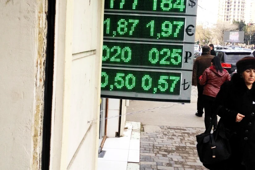 Курс продажи наличного доллара в Баку вырос до 1,84 маната