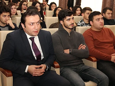Mahir Mədətov Avroliqanın finalı ilə əlaqədar tələbələrlə görüşüb