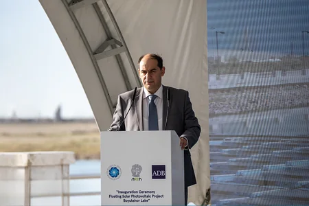 Bakıda Böyükşor gölü üzərində pilot günəş enerjisi qurğusu istismara verilib