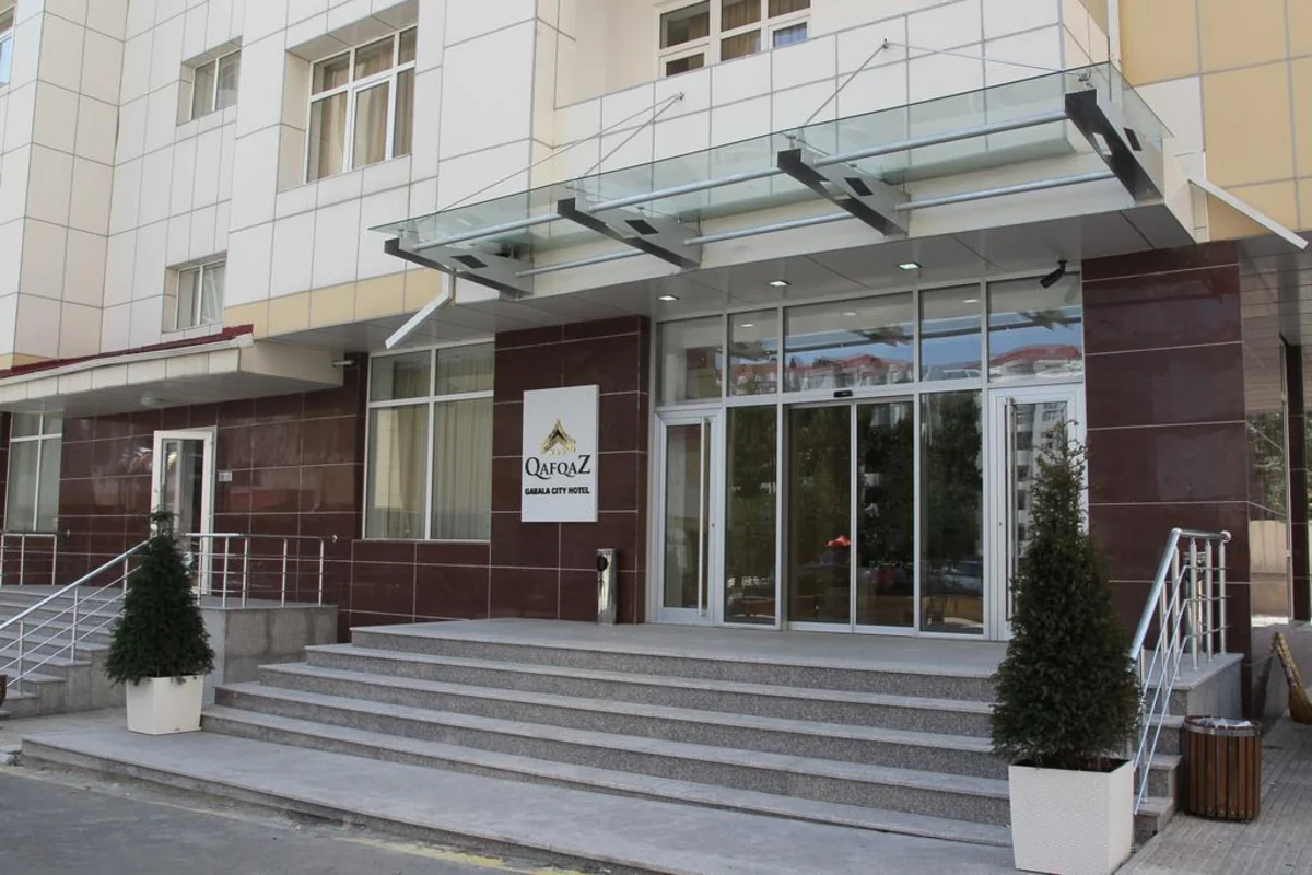 “Qafqaz Qabala City Hotel”in kassiri oteldən 15 min dollar oğurlayıb