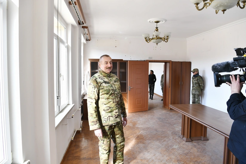 İlham Əliyev Bülbülün ev muzeyini ziyarət edib