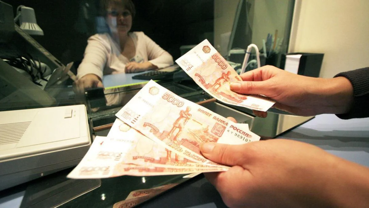 Bu ilin 4 ayında Rusiya banklarından 8 milyard dollar əmanət çıxarılıb