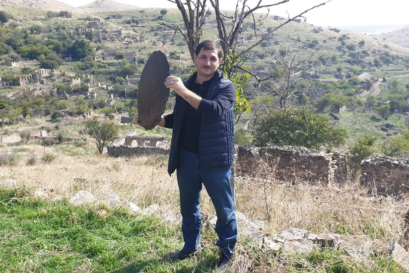 27 il sonra işğaldan azad olunan evlərinə getdi, iki əşya tapdı
