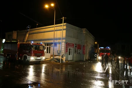 Bakıda tikinti materiallarının satıldığı mağazalarda güclü yanğın olub - FOTO