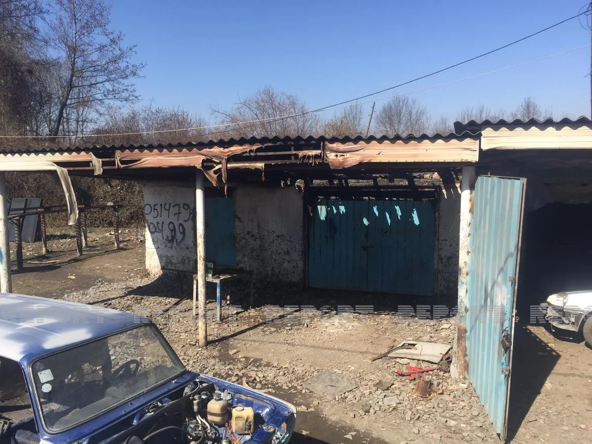 Qəbələdə sex içərisindəki avtomobillə birgə yanıb