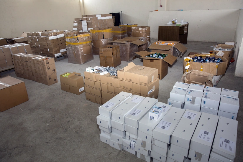 Gömrükçülər orduya qeyri-ərzaq məhsulları, dərman və tibbi ləvazimat verib